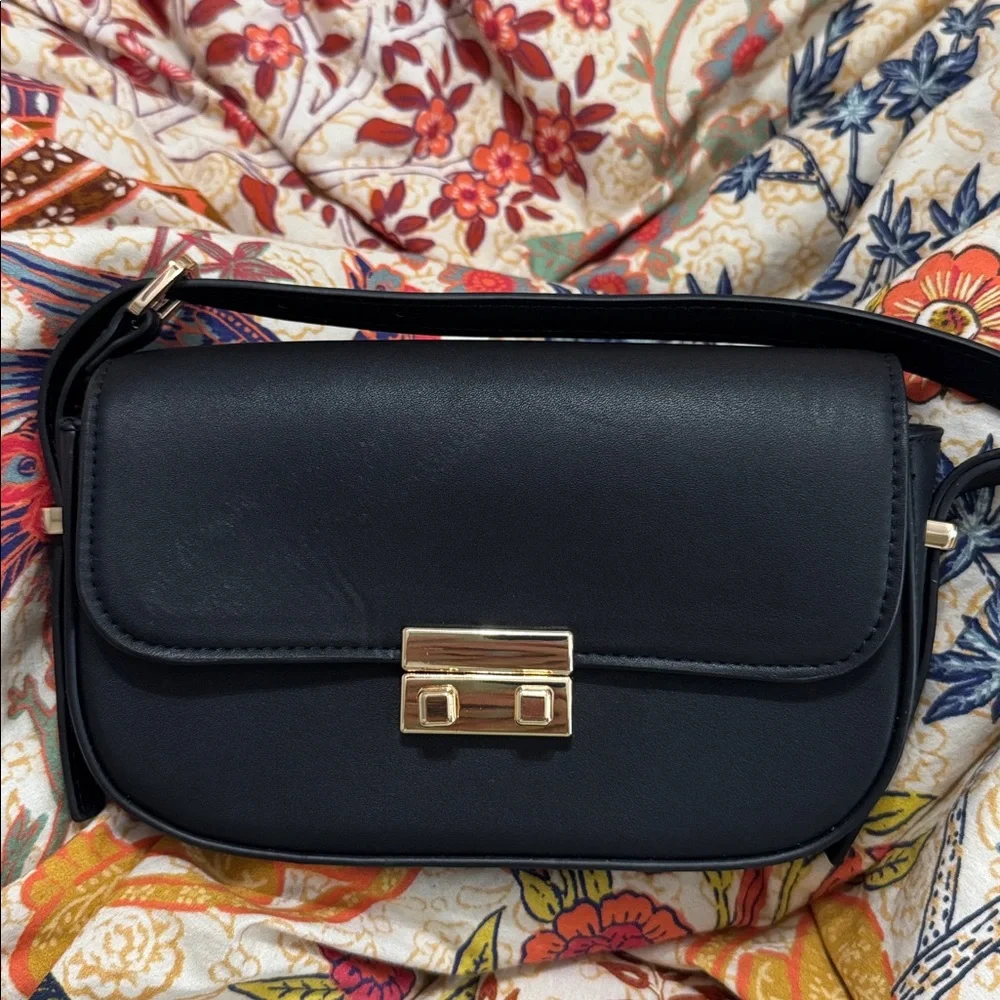 Black Crossbody - Picture 3 of 3